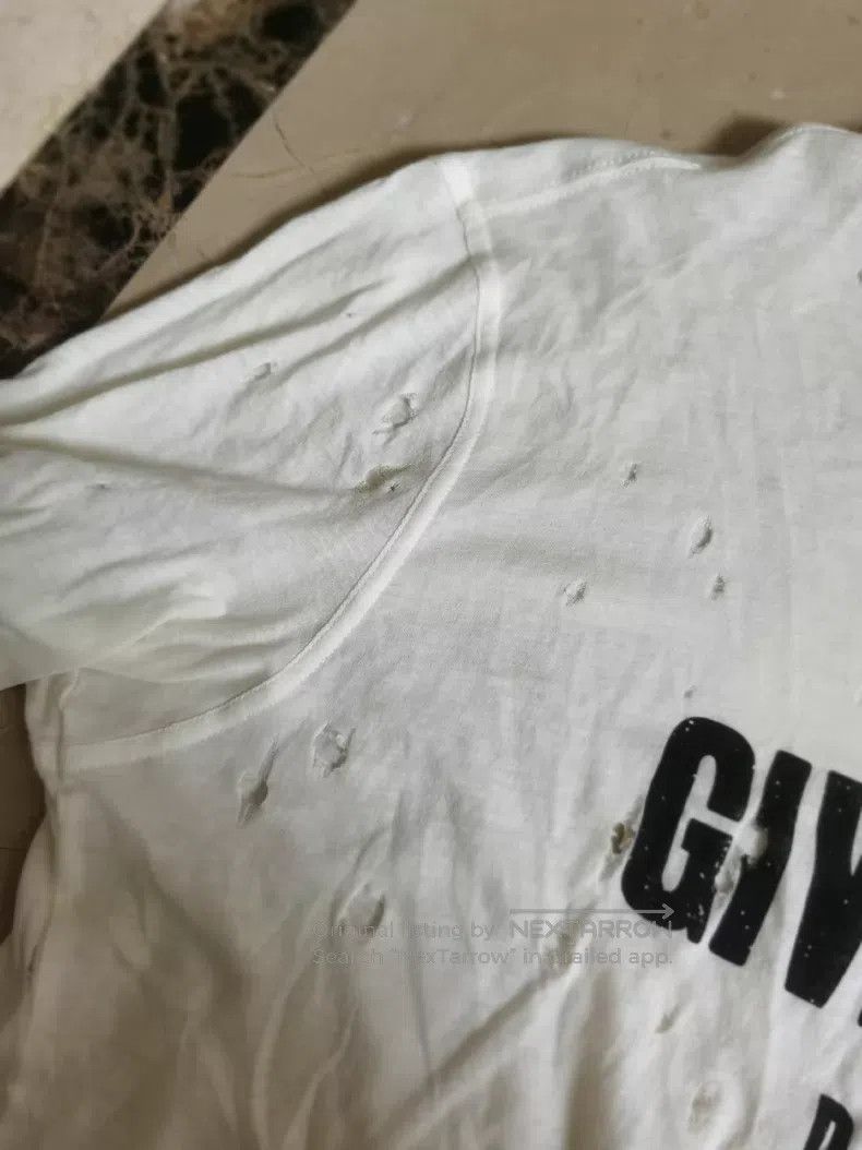Givenchy Givenchy Hole Short Sleeve T-Shirt Size US XS / EU 42 / 0 - 3 Thumbnail