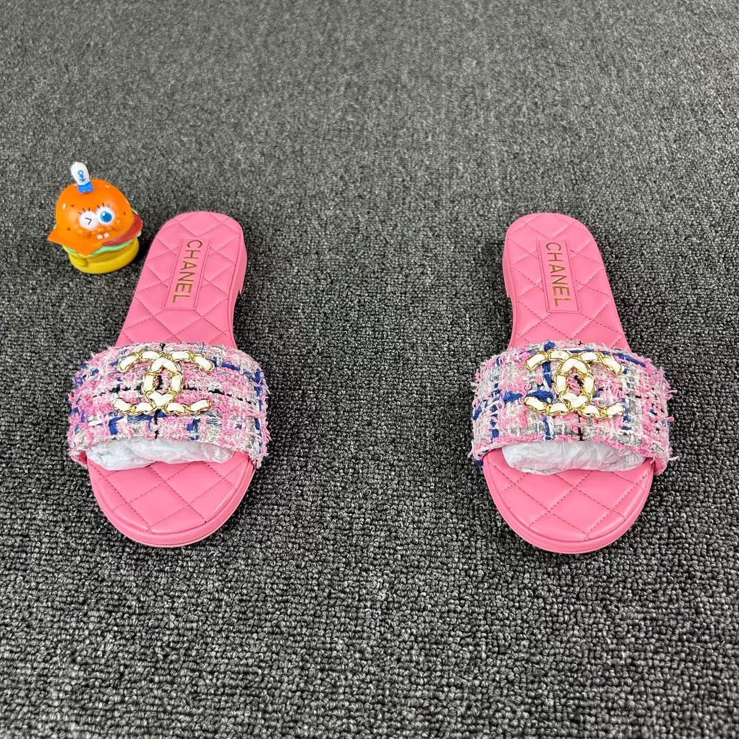 Chanel Chanel 23P Pink Woven Tweed Slides 36.5 Size US 6 / IT 36 - 2 Thumbnail