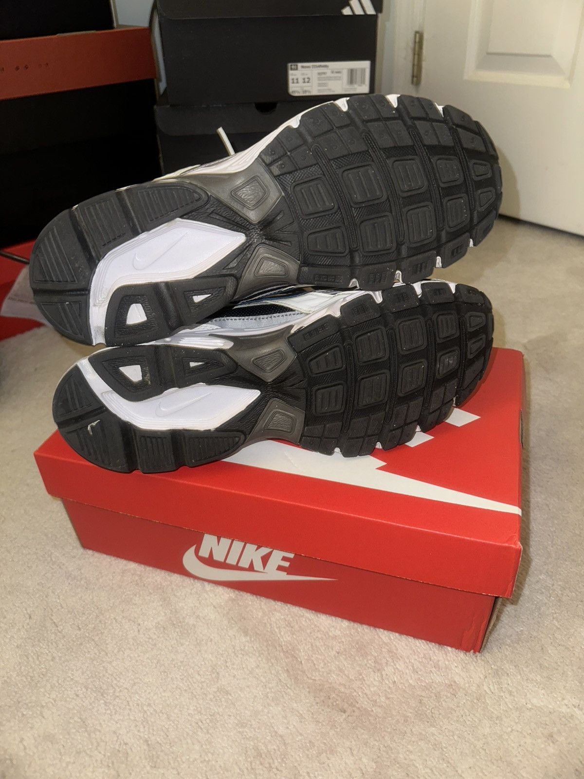 Nike Nike Initiator White/Navy – Size 10.5 Size US 10.5 / EU 43-44 - 7 Thumbnail