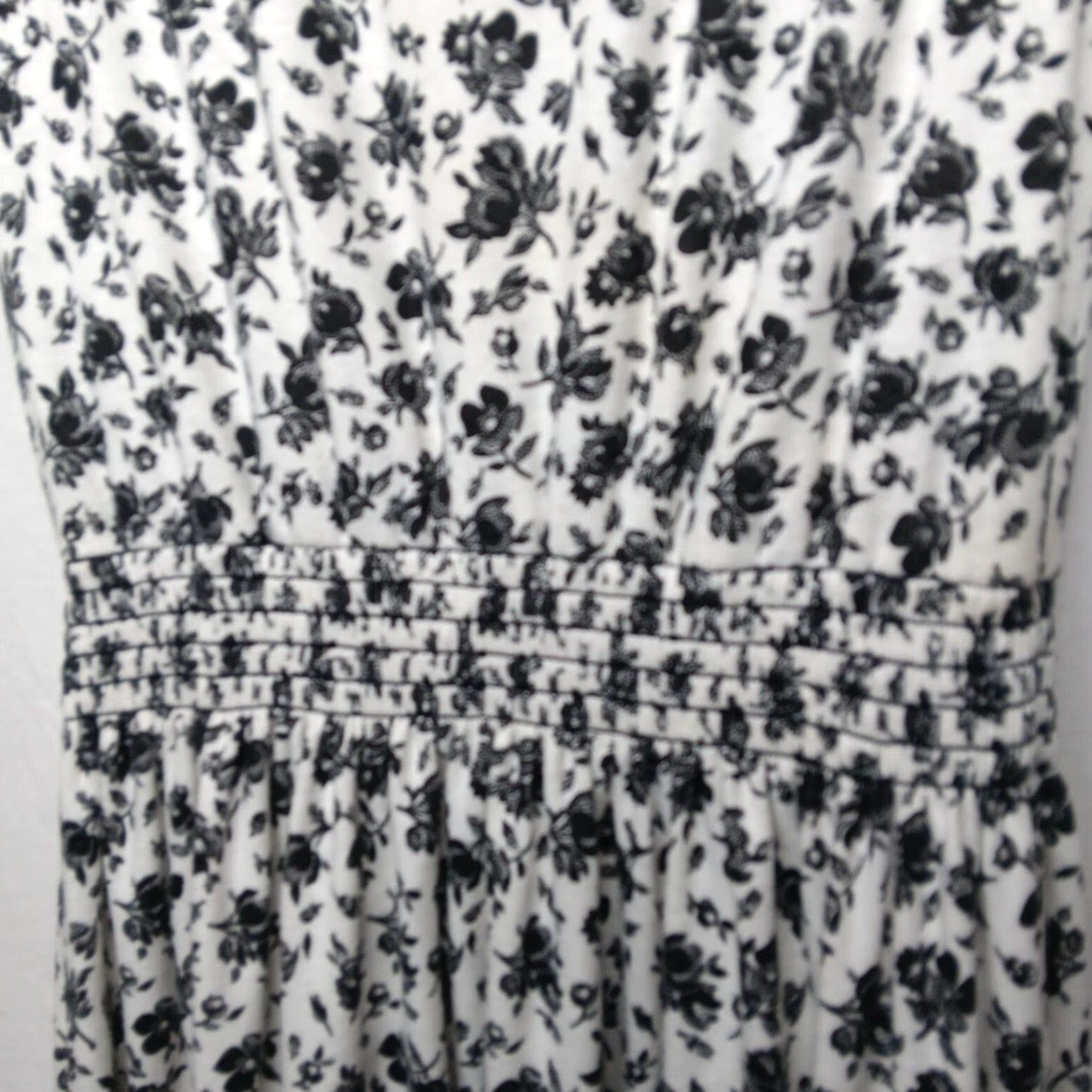Vintage VINTAGE Flowers Dress Shirt Dress Casual Womens 8 White Black Floral Knit ILGWU Cottagecore USA Vintage Yes Size M / US 6-8 / IT 42-44 - 3 Thumbnail