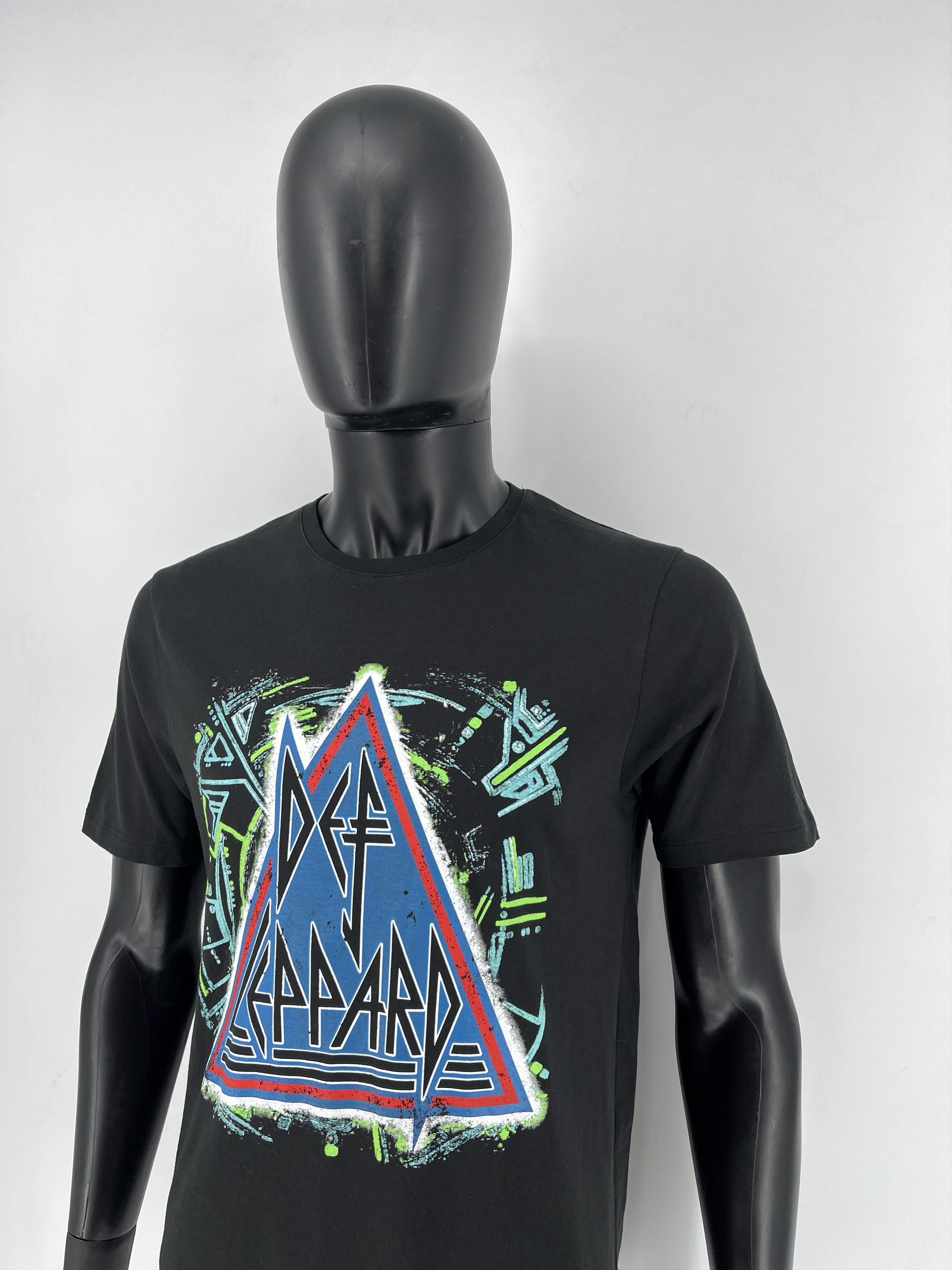 Band Tees Vintage Y2K Def Leppard Band Tee Size M Size US M / EU 48-50 / 2 - 5 Thumbnail