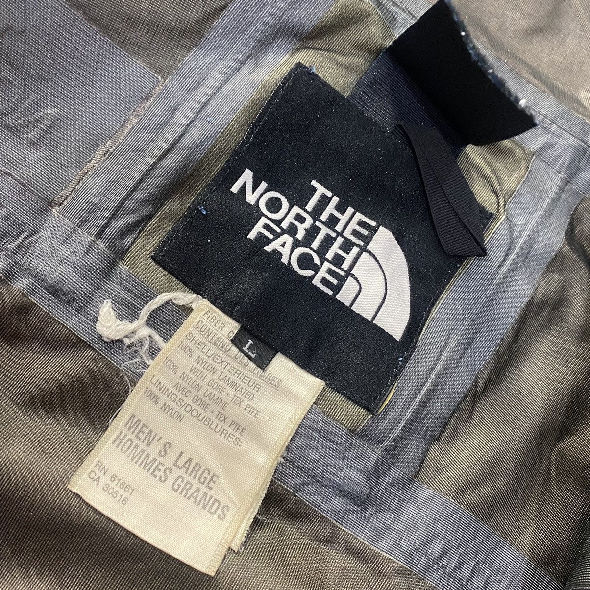 The North Face Vintage 90’s The North Face Gore-Tex Mountain Light Jacket Size US L / EU 52-54 / 3 - 9 Thumbnail