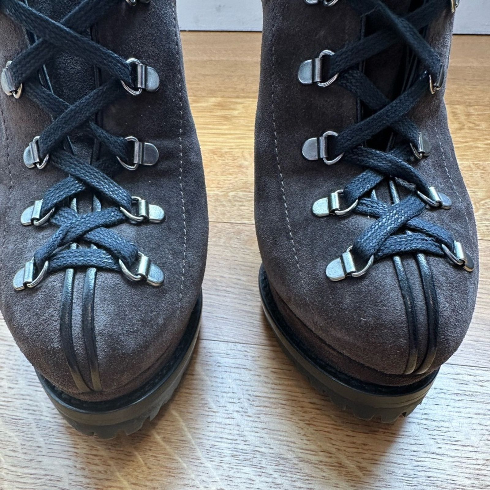 Alaia Seen on Beyonce Grey Suede Hiker Ankle Boots EU 38 Platform Size US 8 / IT 38 - 7 Thumbnail