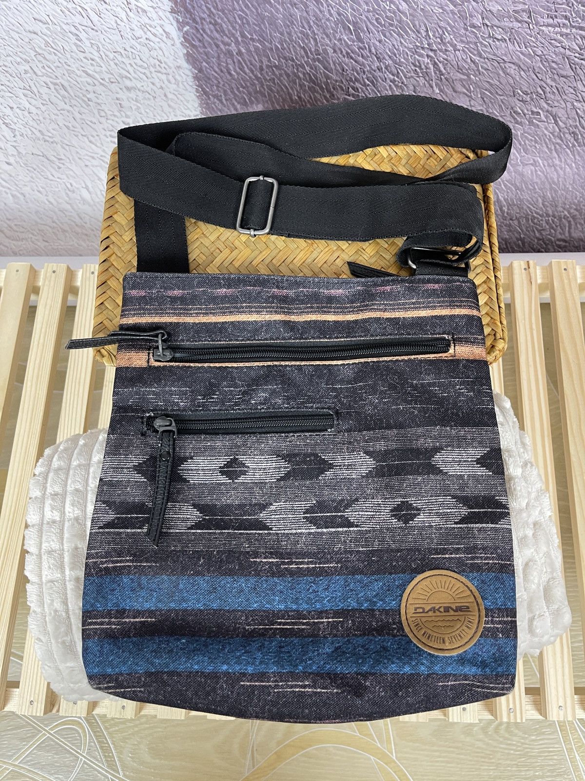 Dakine Dakine ornament multicolour Aztec crossbody bag Size ONE SIZE - 1 Thumbnail