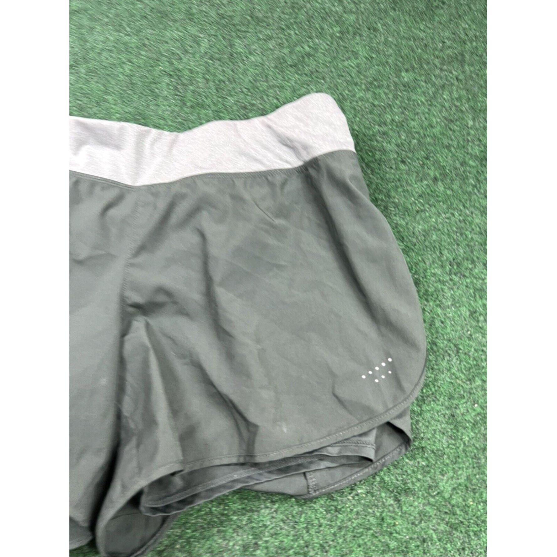 Avia Avia Womens Running Shorts With Bike Liner Sz Medium (8-10) Olive Green Size 32" / US 10 / IT 46 - 2 Thumbnail