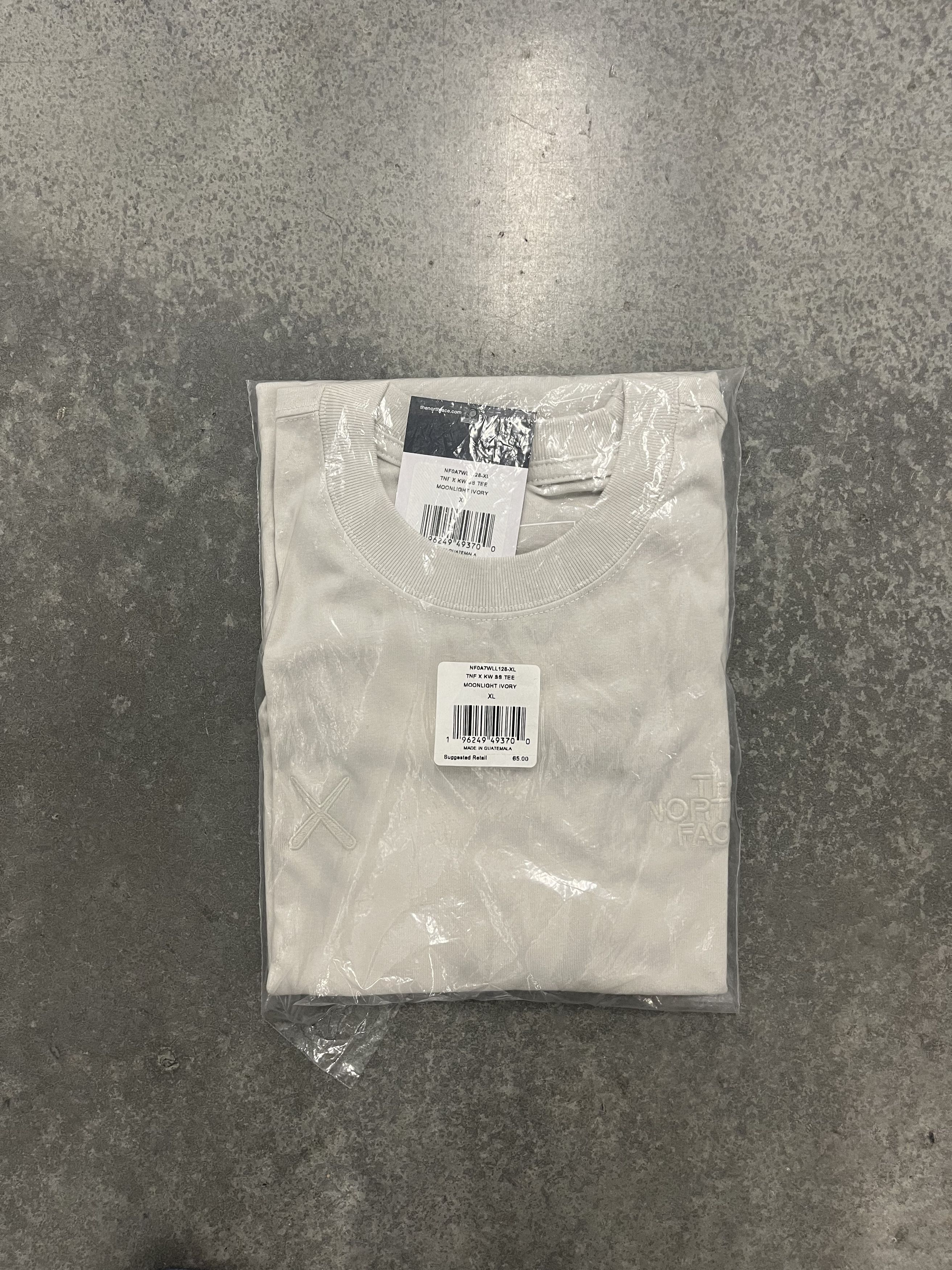Kaws × The North Face KAWS x The North Facce t-shirt Moonlight Ivory XL Size US XL / EU 56 / 4 - 11 Thumbnail