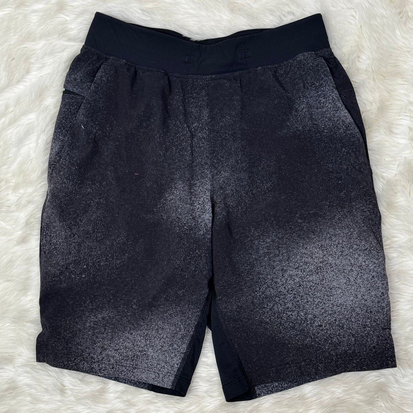 dark blue lululemon 5 year basic T *manifesto