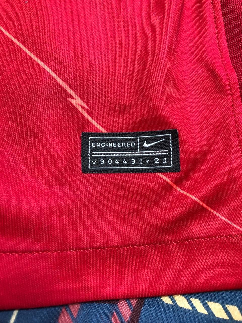 Nike T-Shirt Nike logo L.F.C. red Y2K Vintage Jerseys Size US S / EU 44-46 / 1 - 6 Thumbnail