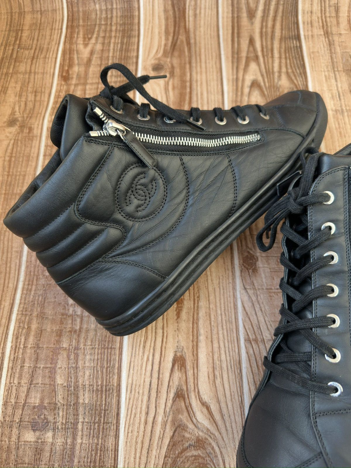 Chanel Chanel CC Vintage Leather Hightop Sneakers Size US 11 / EU 44 - 12 Thumbnail