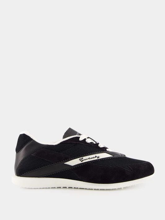 Givenchy o1w1db10925 Show Low Top Runner Sneakers in Black Size US 10 / EU 43 - 1 Thumbnail