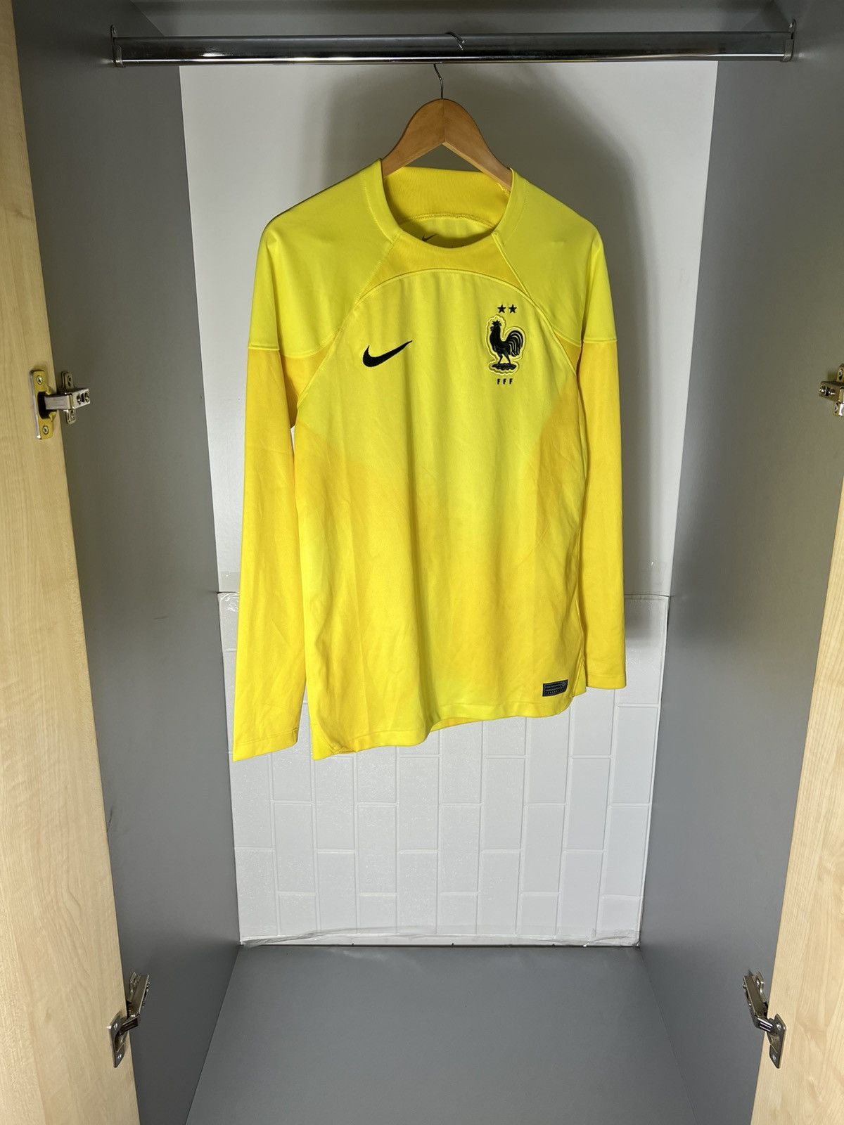 Nike VINTAGE NIKE FRANCE SOCCER JERSEY RETRO PSG BLOKE Y2K 90s Size US S / EU 44-46 / 1 - 4 Thumbnail