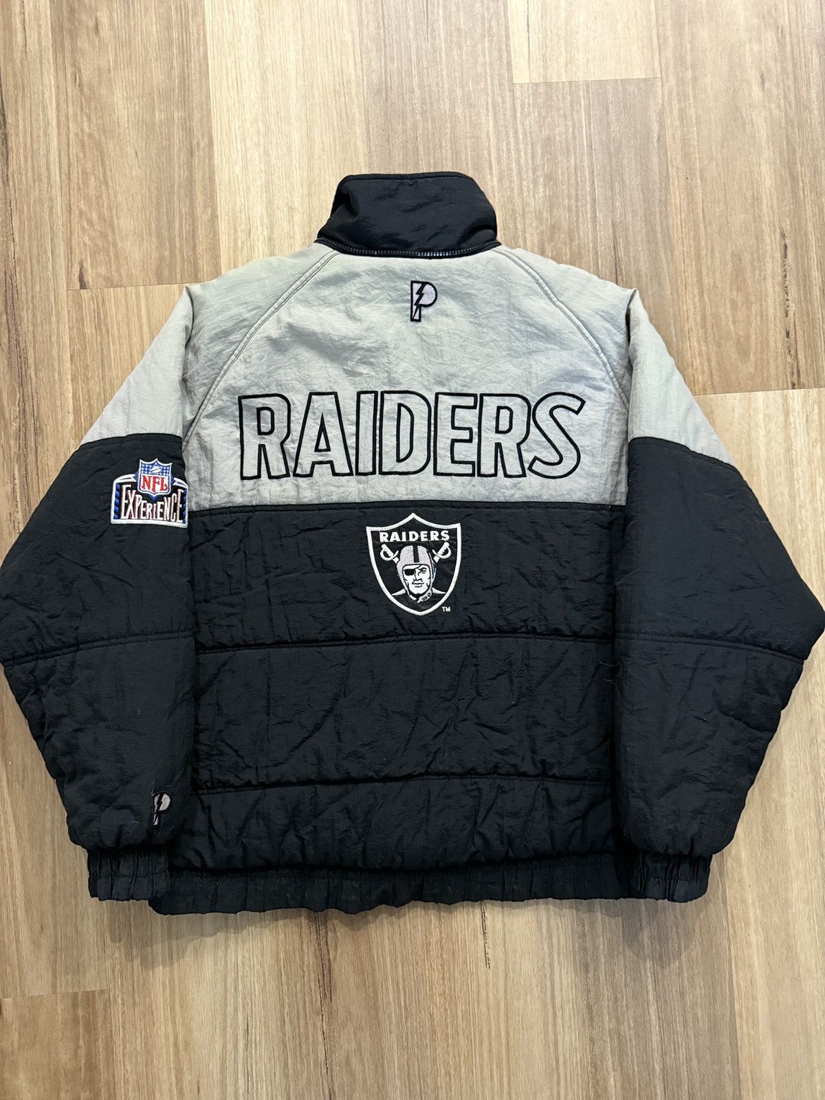 Vintage 90s Oakland Raiders NFL Pro Player Jacket Size Large