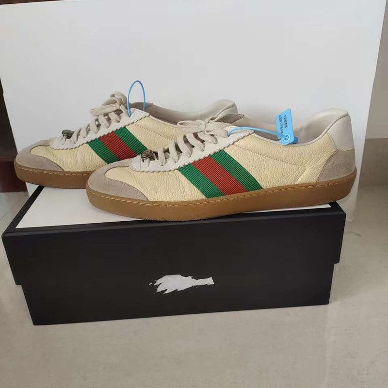 Gucci Gucci Leather Bee Fashion Sneakers for All - Size US 11 / EU 44 - 1 Thumbnail