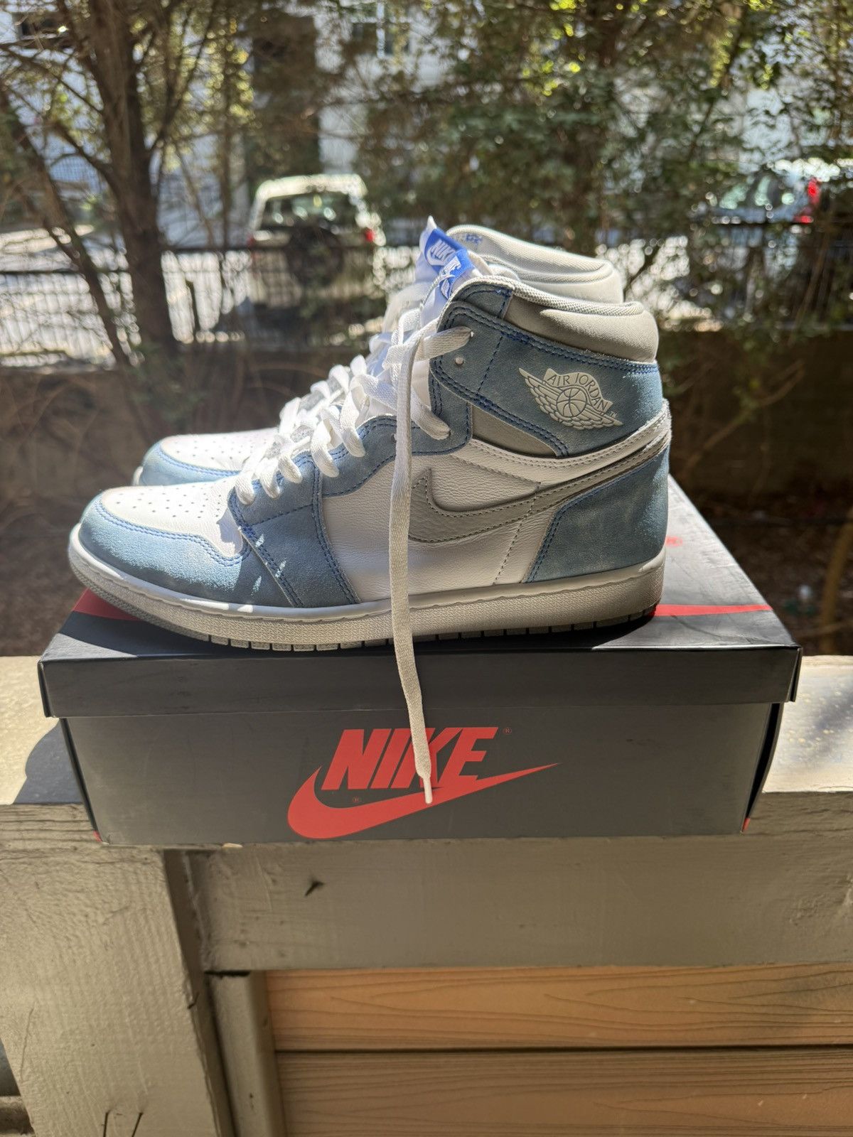 Nike JORDAN 1 HYPER ROYAL MEN SIZE 10.5 Size US 10.5 / EU 43-44 - 4 Thumbnail