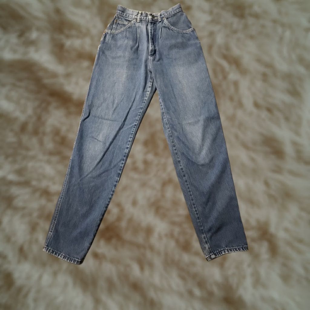 Lee VINTAGE Lee Jeans Women's High Rise Tapered 80s 90s Blue Denim Pleated 24in Waist 29in Inseam Womens Size 30" / US 8 / IT 44 - 1 Thumbnail