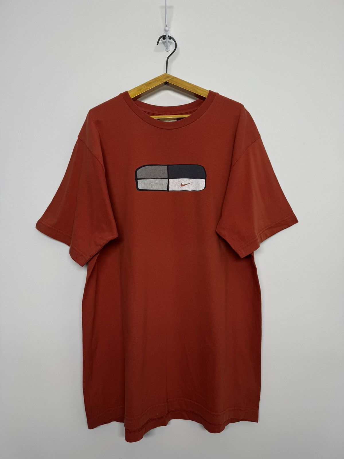 Nike Vintage Y2k Nike Center Big Swoosh Logo T-Shirt 90’s Size US L / EU 52-54 / 3 - 5 Thumbnail