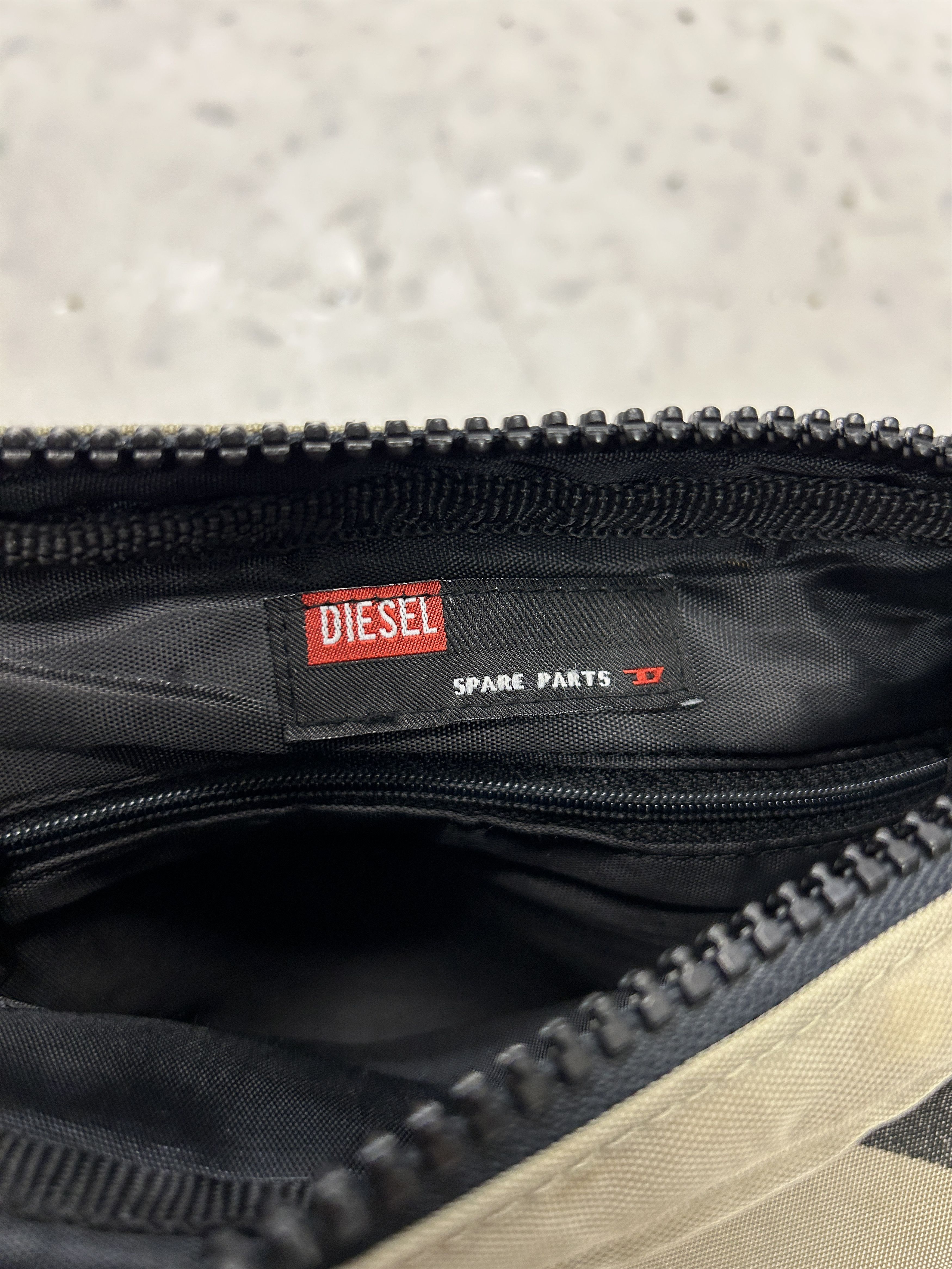 Diesel × Vintage Vintage 90s y2k Diesel shoulder crossbody bag Size ONE SIZE - 17 Thumbnail