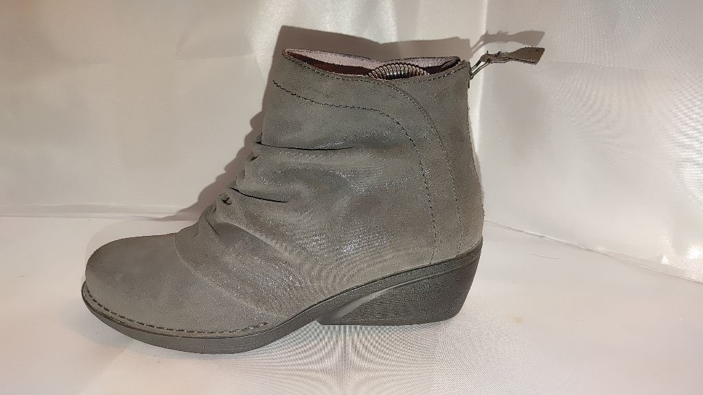 Dansko Dansko Arisa Scrunch Suede Ankle Boot Size 38 Size US 7.5 / IT 37.5 - 2 Thumbnail