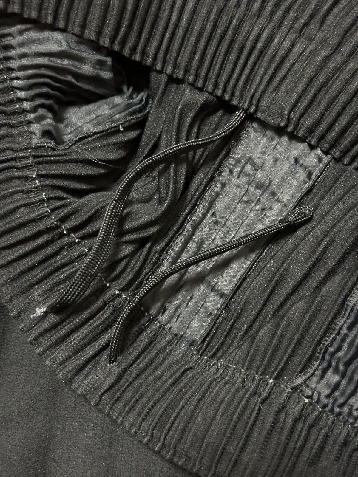 Homme Plisse Issey Miyake HOMME PLISSÉ ISSEY MIYAKE S/S 2015 Pleated Cropped Pants Size US 28 / EU 44 - 6 Thumbnail
