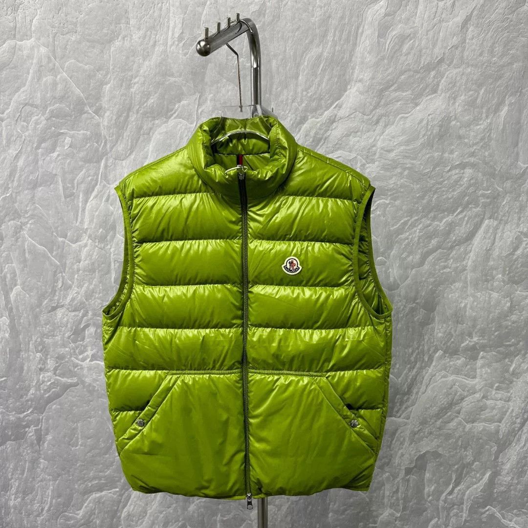 Moncler new moncler avocado green down vest Size US M / EU 48-50 / 2 - 1 Thumbnail