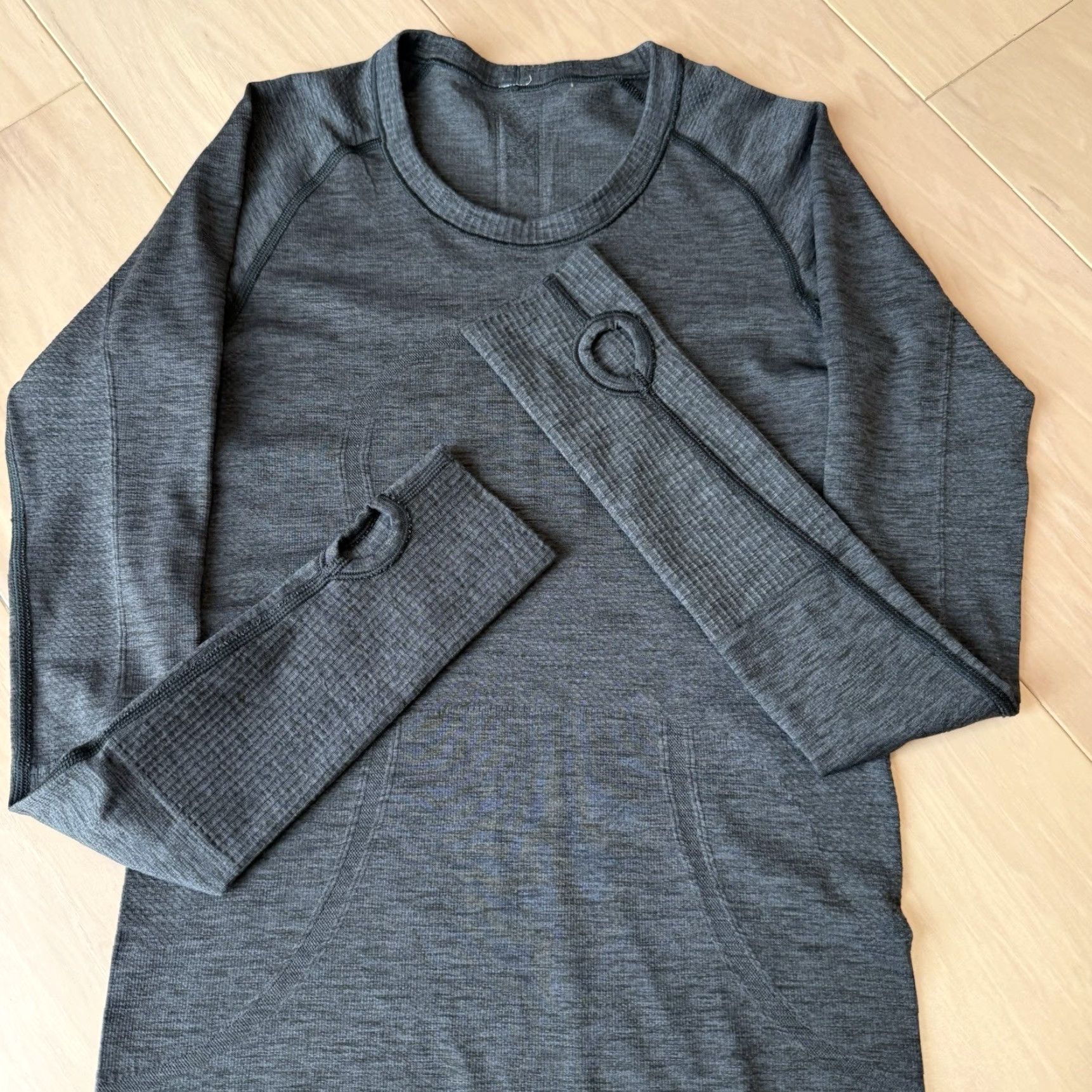 Lululemon Lululemon Metal Vent Shirt 4 Gray Yoga Long Sleeve Athleisure Summer Shirt Womens Size S / US 4 / IT 40 - 4 Thumbnail
