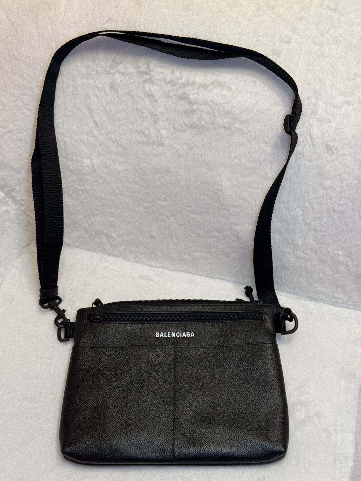 Balenciaga Balenciaga Grained Calfskin Explorer Crossbody Flat Pouch Size ONE SIZE - 7 Thumbnail