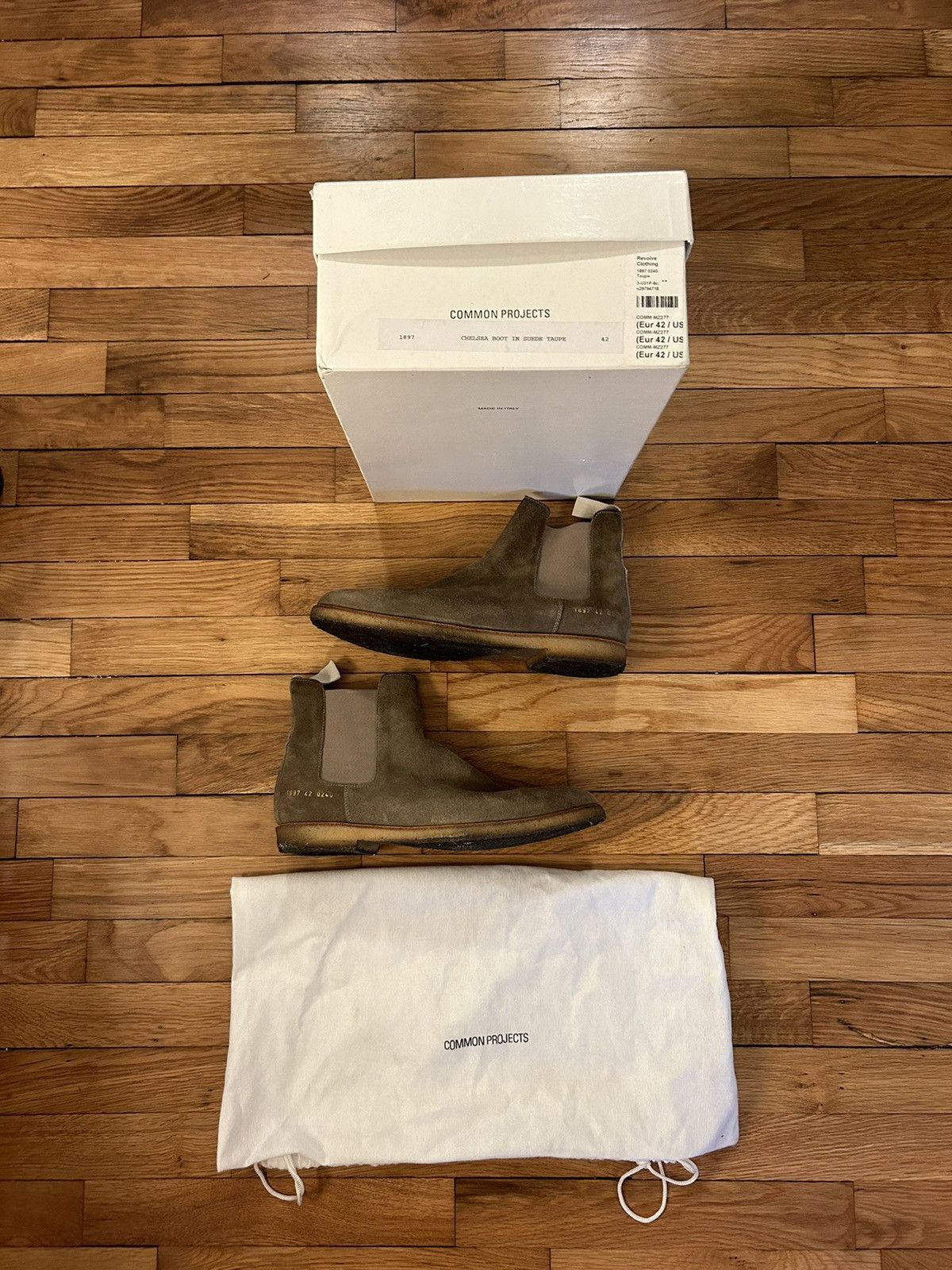 Common Projects Common Projects Suede Chelsea Boots in Taupe sz 42 Size US 9 / EU 42 - 2 Thumbnail