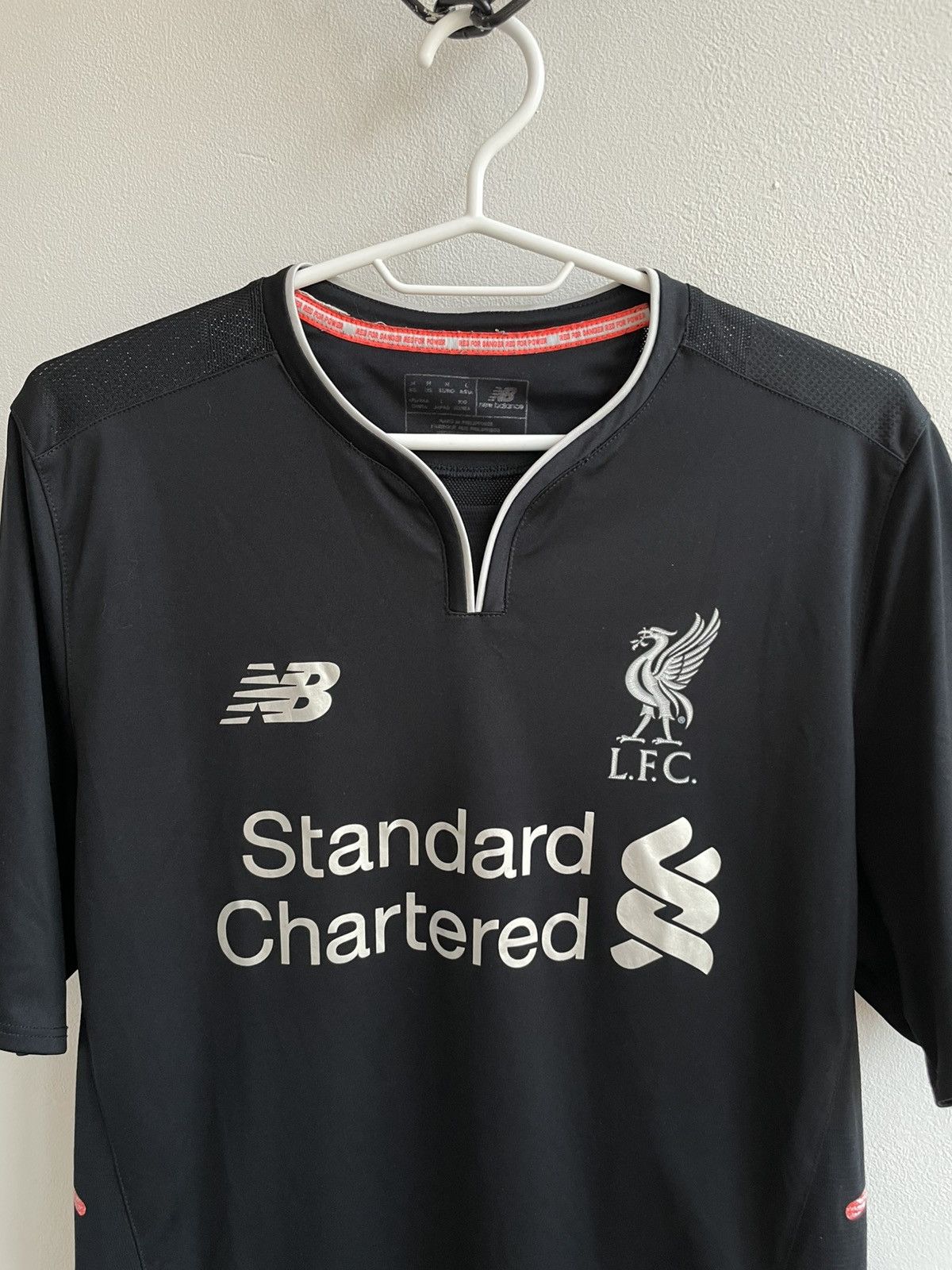 New Balance LIVERPOOL 2016 2017 FOOTBALL SHIRT SOCCER JERSEY NEW BALANCE Size US M / EU 48-50 / 2 - 5 Thumbnail