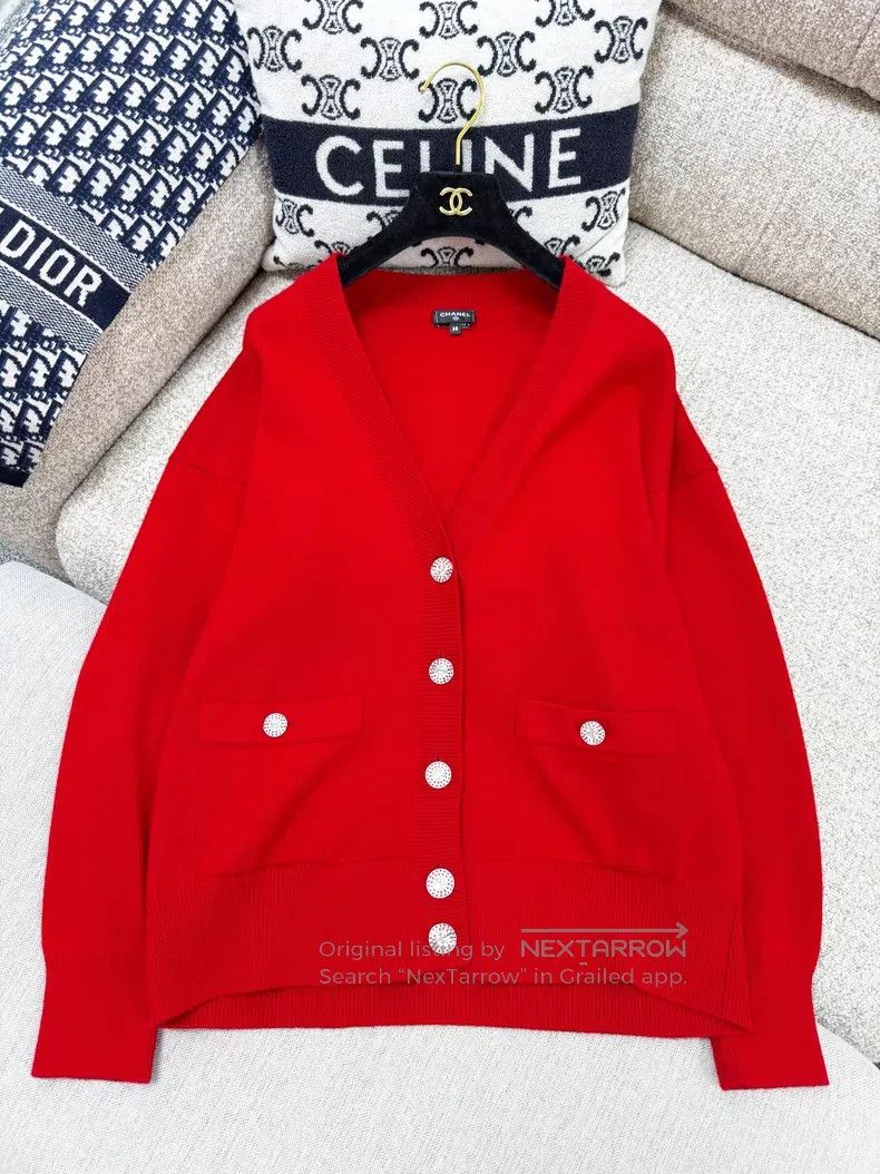 Chanel Chanel V-neck diamond buckle cashmere long-sleeved knitted Size XS / US 0-2 / IT 36-38 - 4 Thumbnail