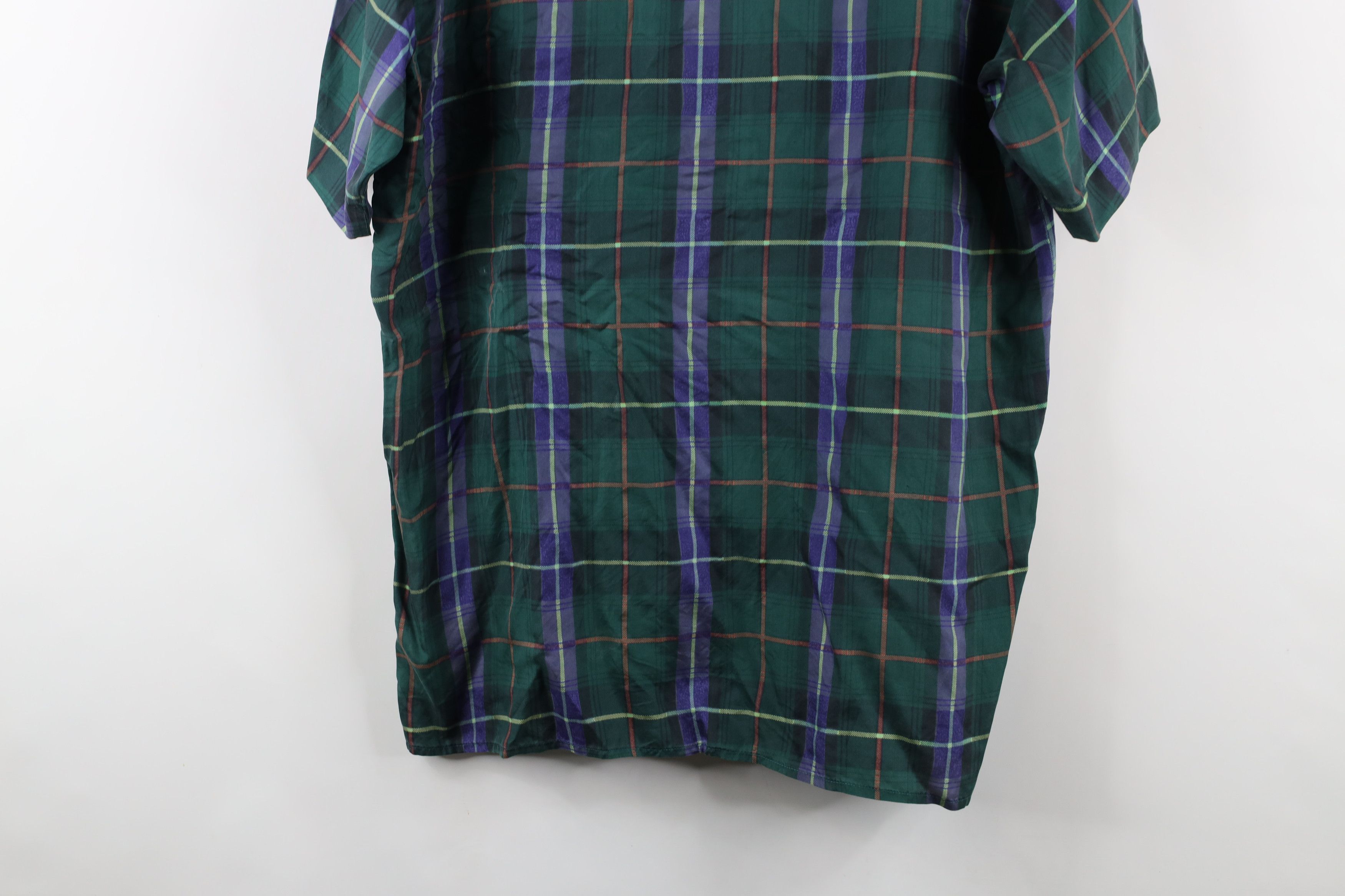 Vintage Vintage 90s Streetwear Fit Silk Collared Button Shirt Plaid Size US S / EU 44-46 / 1 - 12 Thumbnail