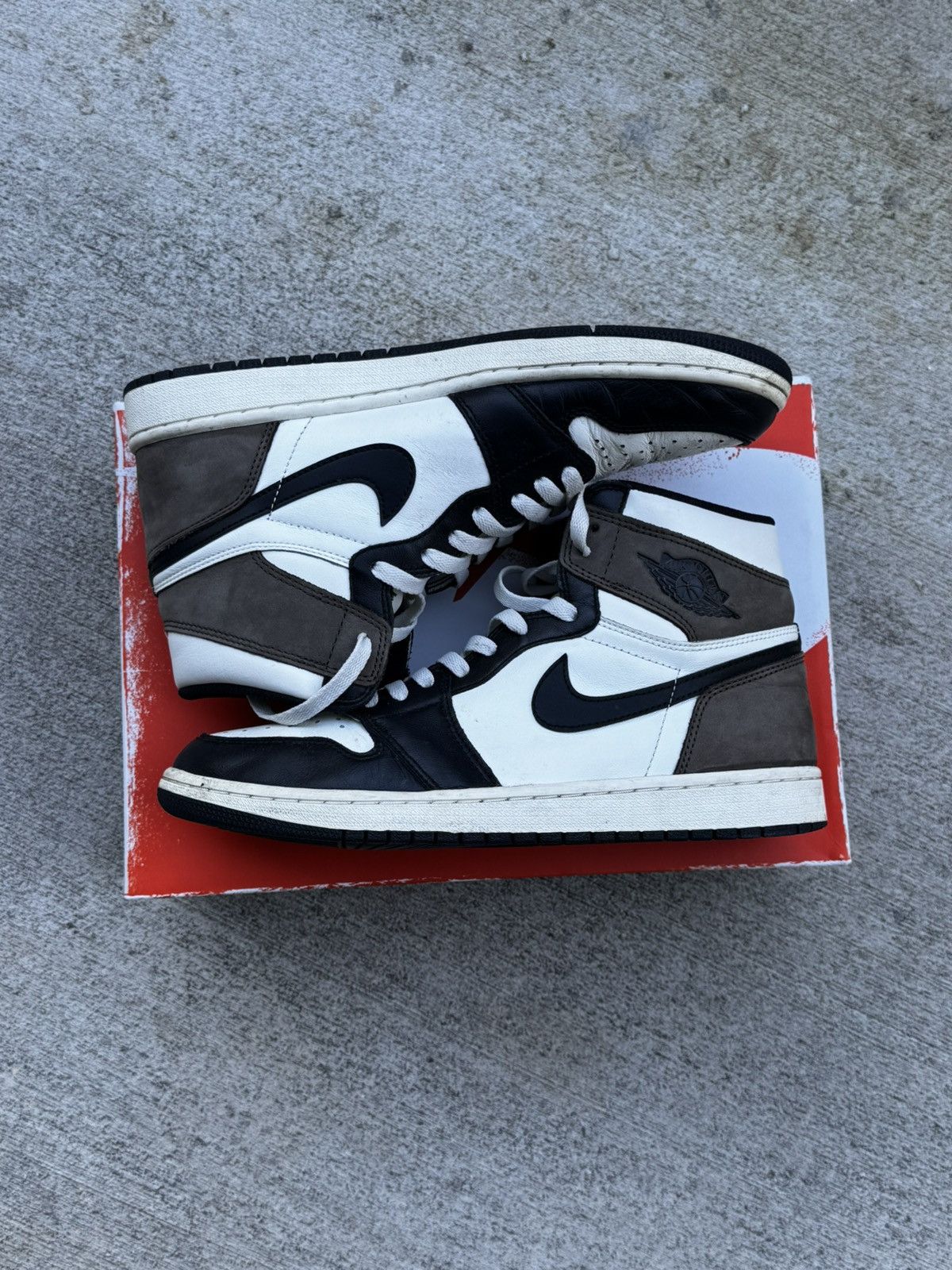 Jordan Brand Jordan 1 Mochas Size US 10.5 / EU 43-44 - 2 Thumbnail