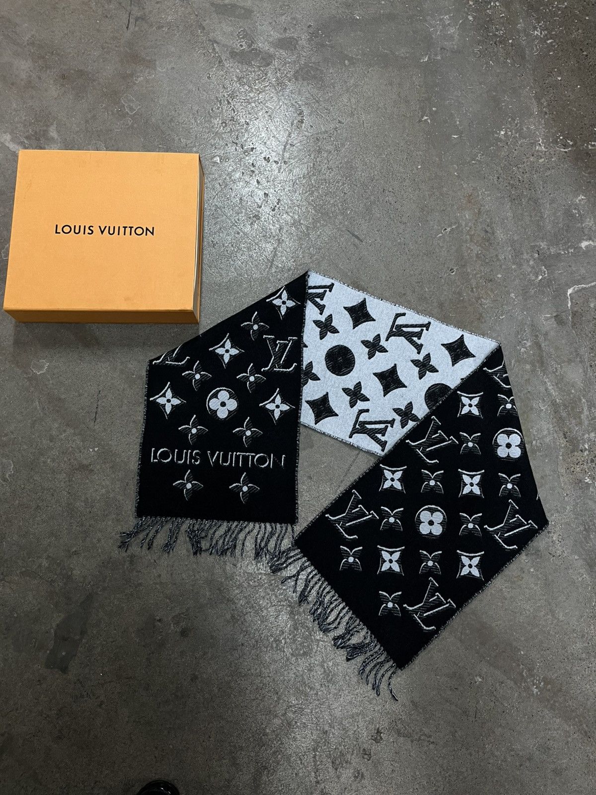 Louis Vuitton Louis Vuitton Scarf Size ONE SIZE - 4 Thumbnail