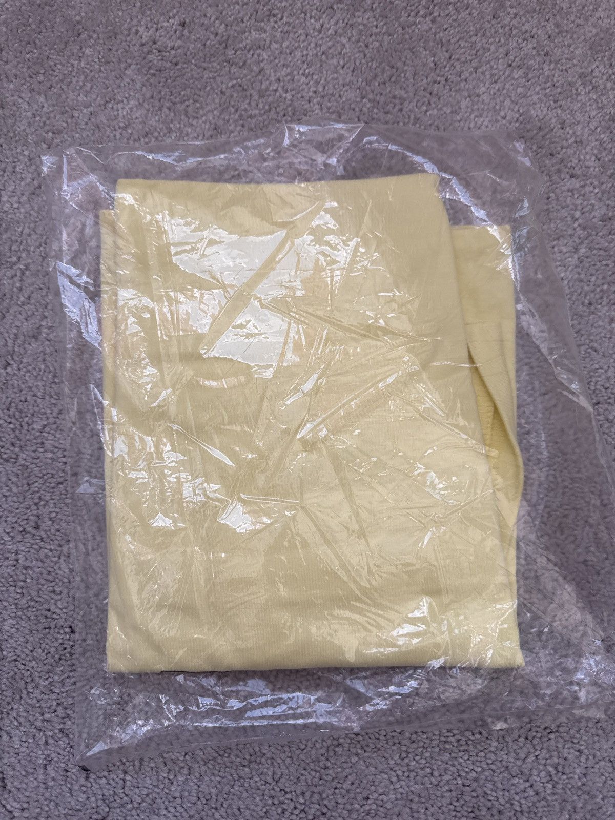 Kaws × Supreme Supreme Kaws Chalk Logo Tee Medium Yellow 2021 Size US M / EU 48-50 / 2 - 2 Thumbnail