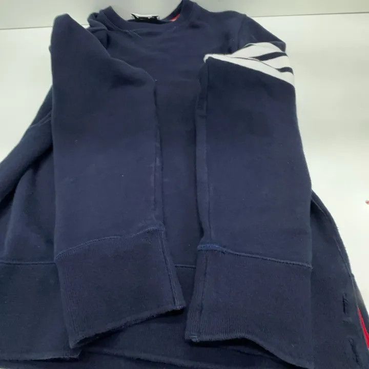 Thom Browne Thom Browne Classic Crewneck Sweatshirt for Men -2507 Size US M / EU 48-50 / 2 - 3 Thumbnail
