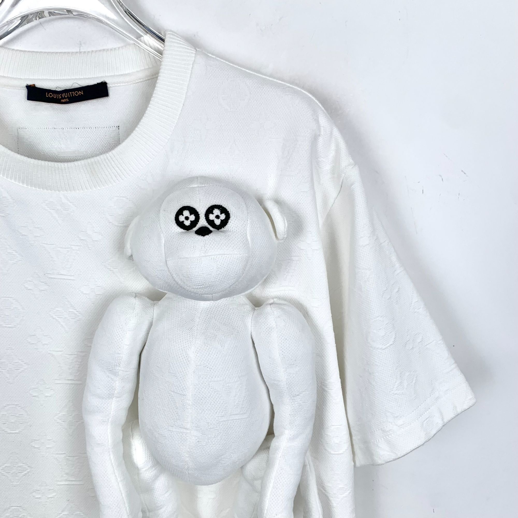 Louis Vuitton H14708 Louis Vuitton White Embossed Monogram T-Shirt Size US M / EU 48-50 / 2 - 3 Thumbnail
