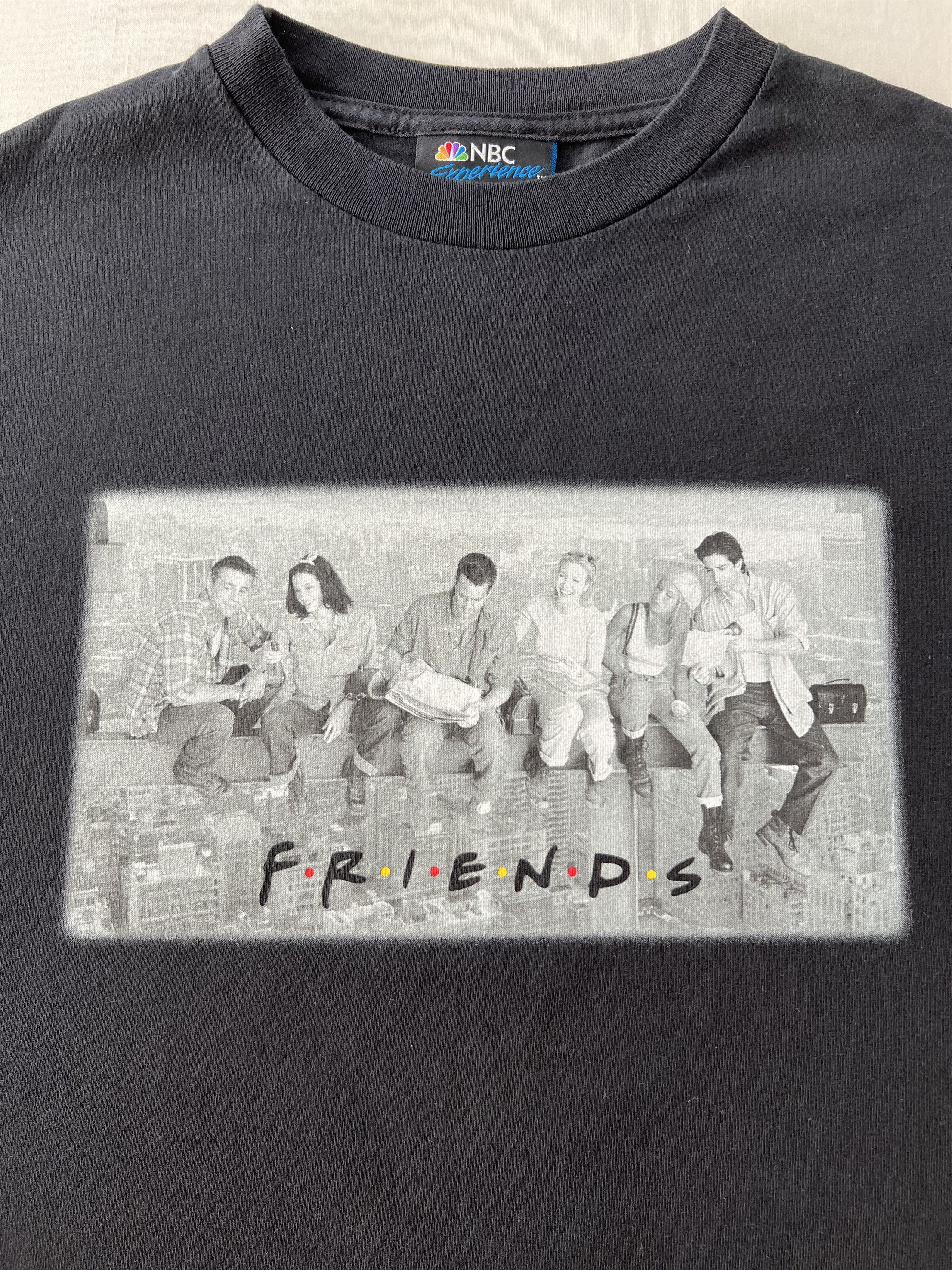 Vintage Vintage 90s Friends TV Series NBC Movie Black T-shirt Size US M / EU 48-50 / 2 - 4 Thumbnail