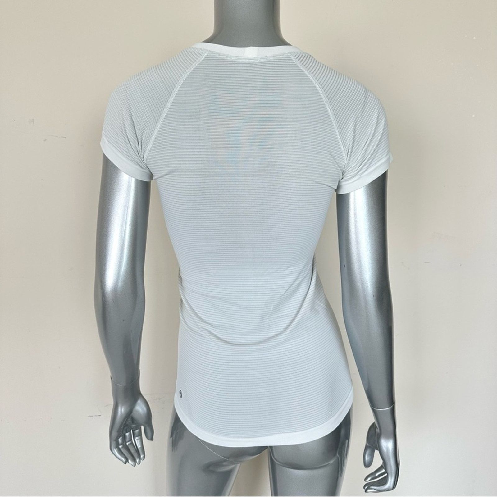 Lululemon Lululemon Athletica women T-shirt size 4 US Size S / US 4 / IT 40 - 3 Thumbnail