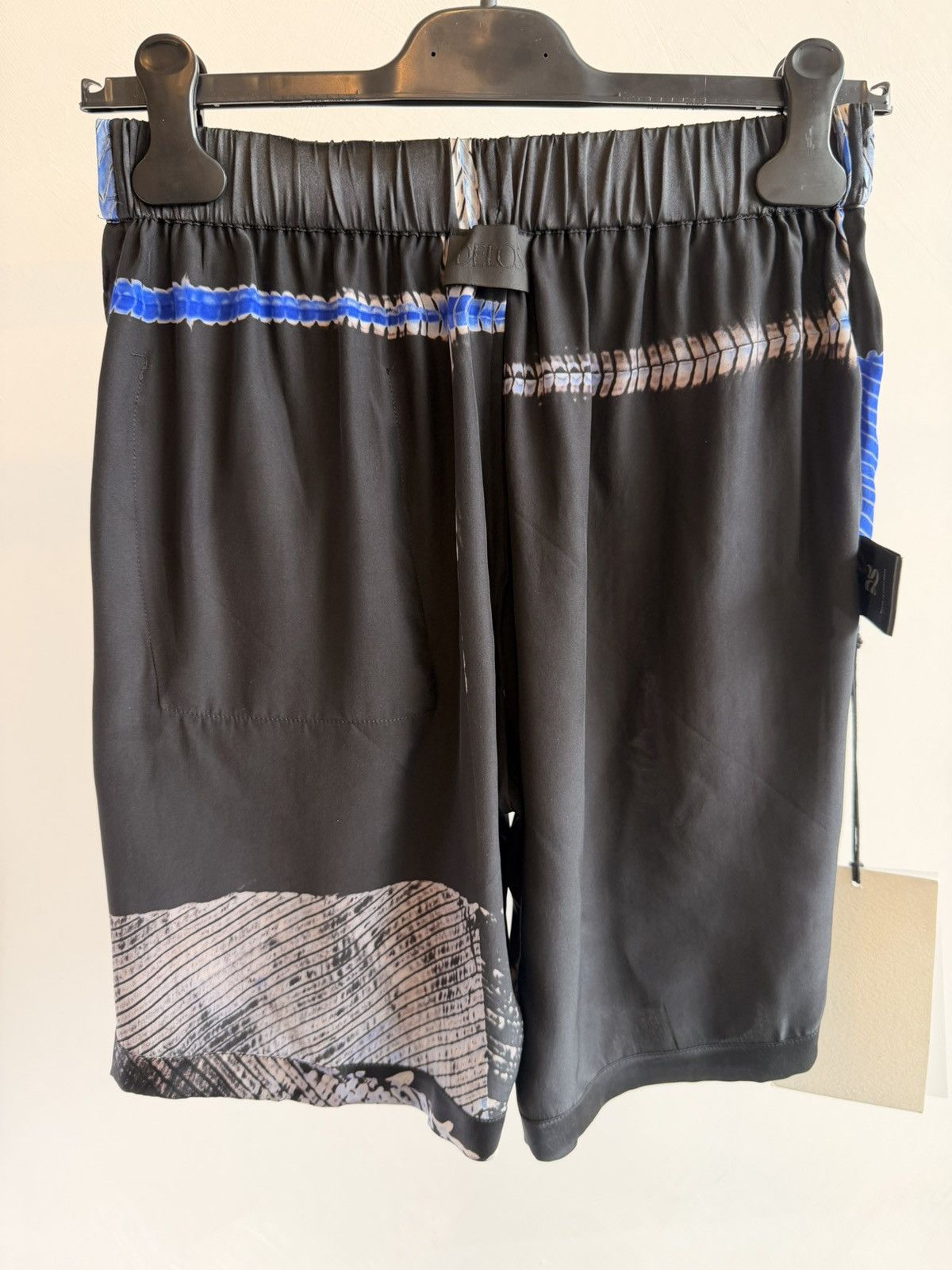 Other DELOS Printed Silk Short Black And Blue Abstract Size S Size 28" / US 6 / IT 42 - 9 Thumbnail
