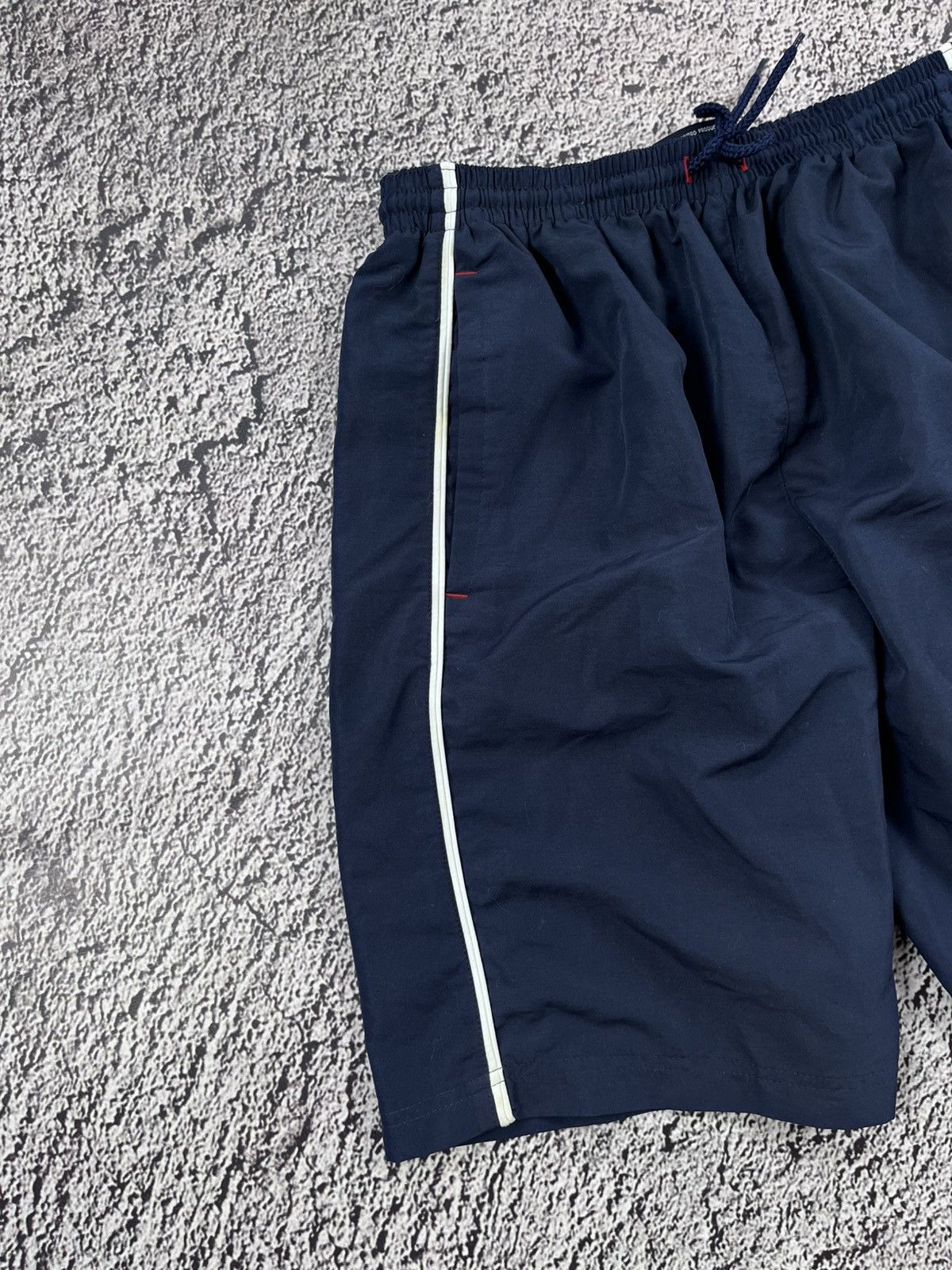 Umbro Vintage 90s Umbro shorts streetwear big logo style L Size US 34 / EU 50 - 3 Thumbnail