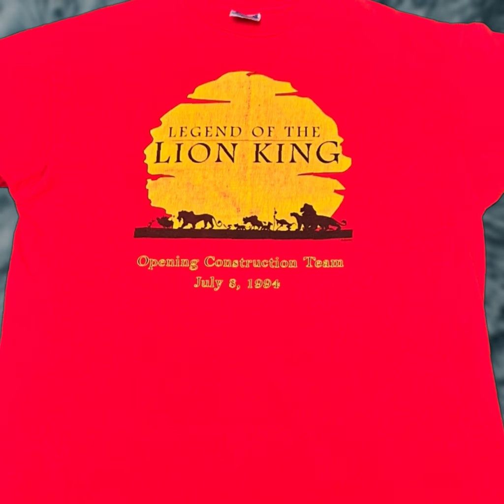 Disney VINTAGE Disney The Lion King Ride Show Cast Team Opening 1994 Shirt Mens XL 90s Red T-Shirt Size US XL / EU 56 / 4 - 1 Thumbnail