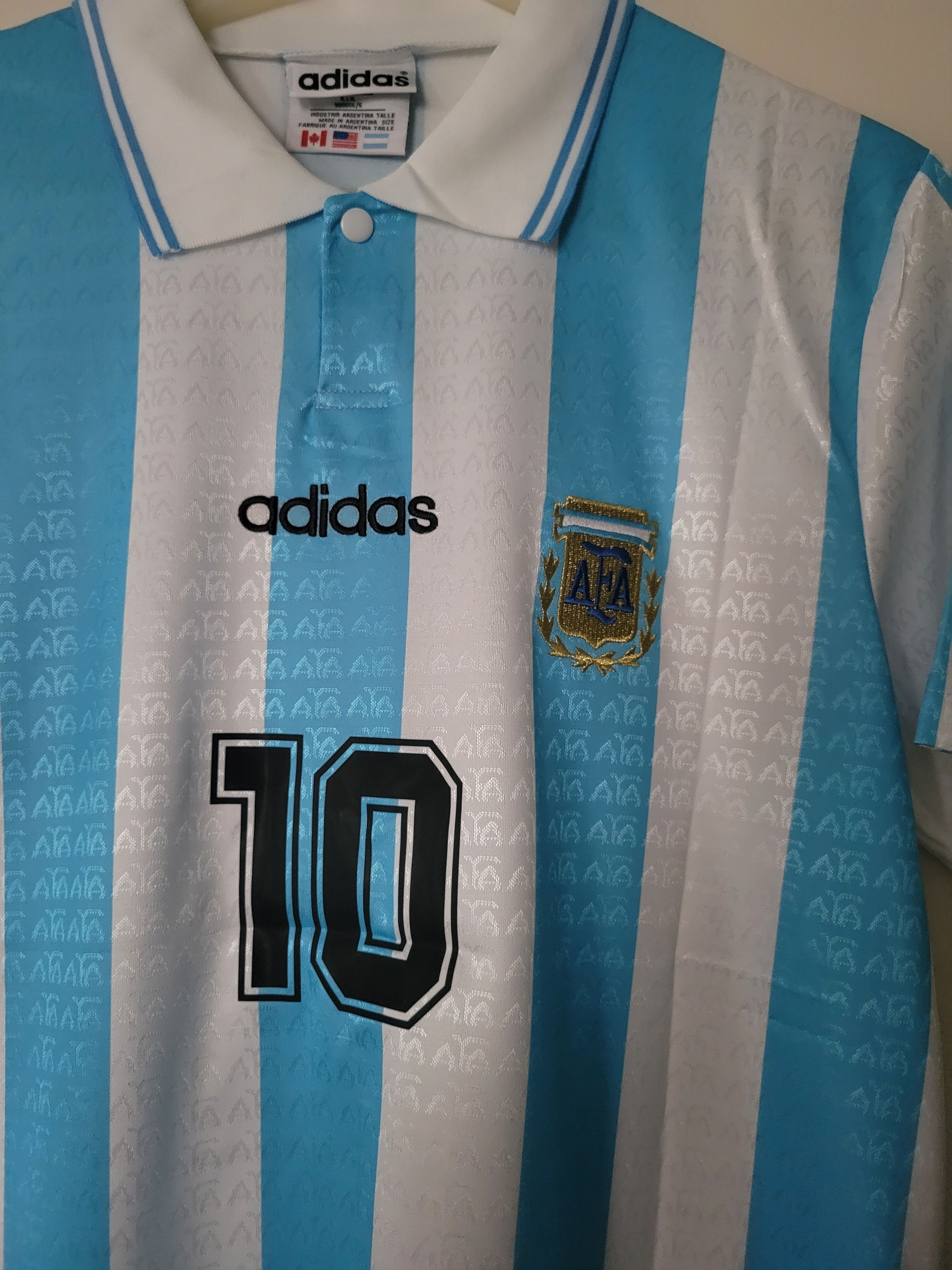 Other Argentina 1994 Maradona 10 Vintage Retro Football Jersey Size US L / EU 52-54 / 3 - 5 Thumbnail