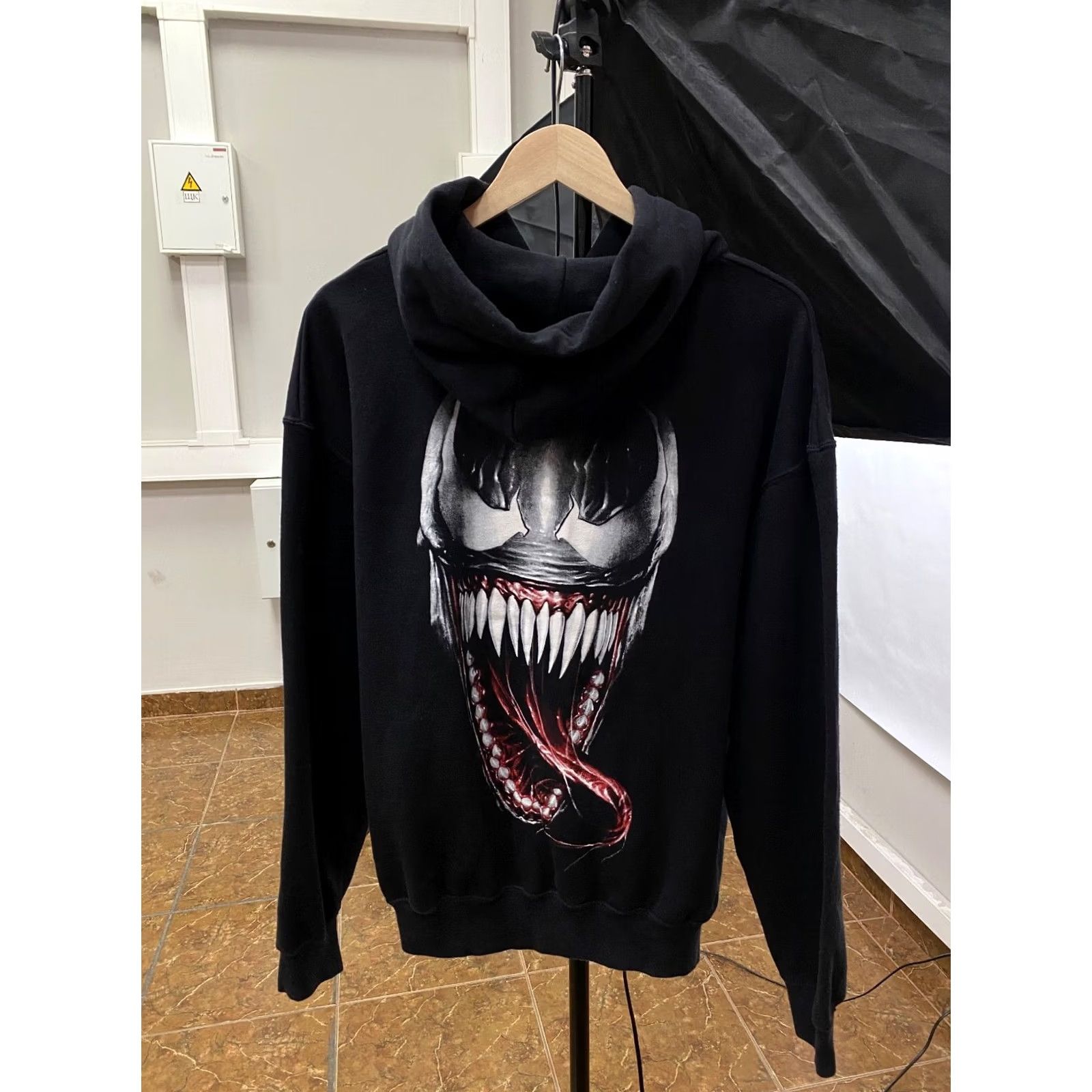 Gildan VINTAGE Venom Marvel Comics Hoodie Mens Pullover M Black Retro Y2K Size M Venom Marvel Comics Hoodie Mens Pullover M Black Retro Y2K Size US M / EU 48-50 / 2 - 2 Thumbnail