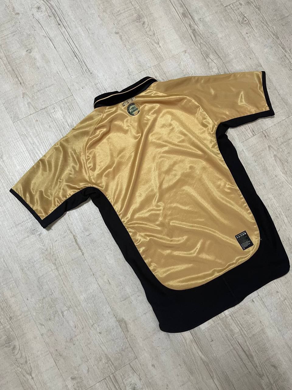 Umbro Manchester United umbro vintage 2002 vodafone soccer jerse L Size US L / EU 52-54 / 3 - 3 Thumbnail