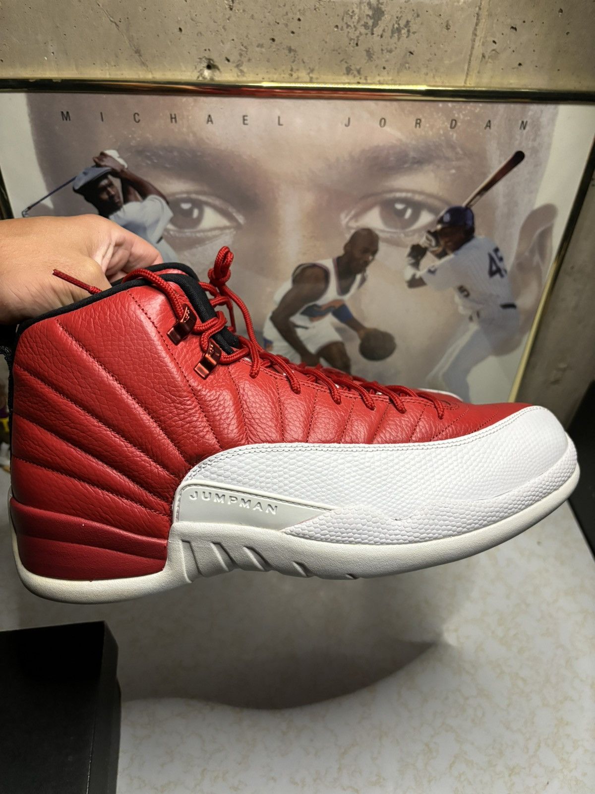 Jordan Retro 12 'gym red'