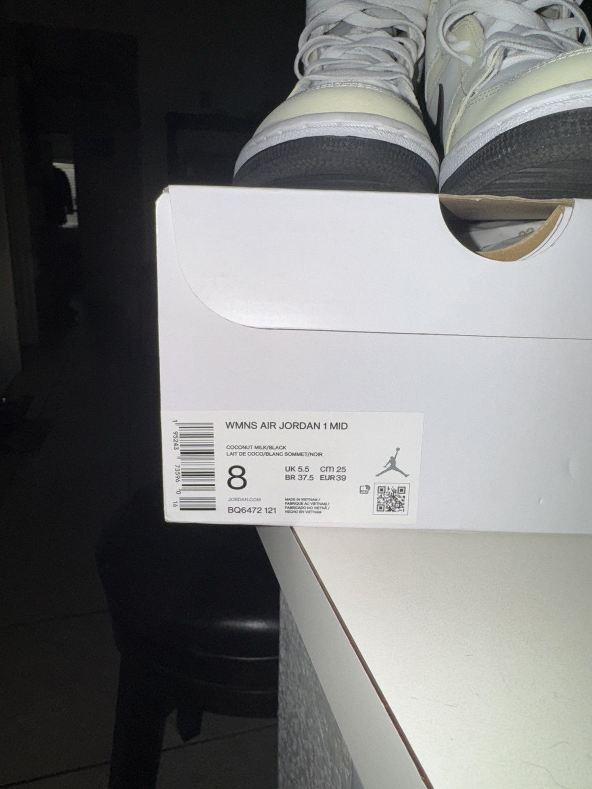 Jordan Brand WMNS AIR JORDAN 1 MID COCONUT MILK/BLACK Size US 8 / IT 38 - 5 Thumbnail