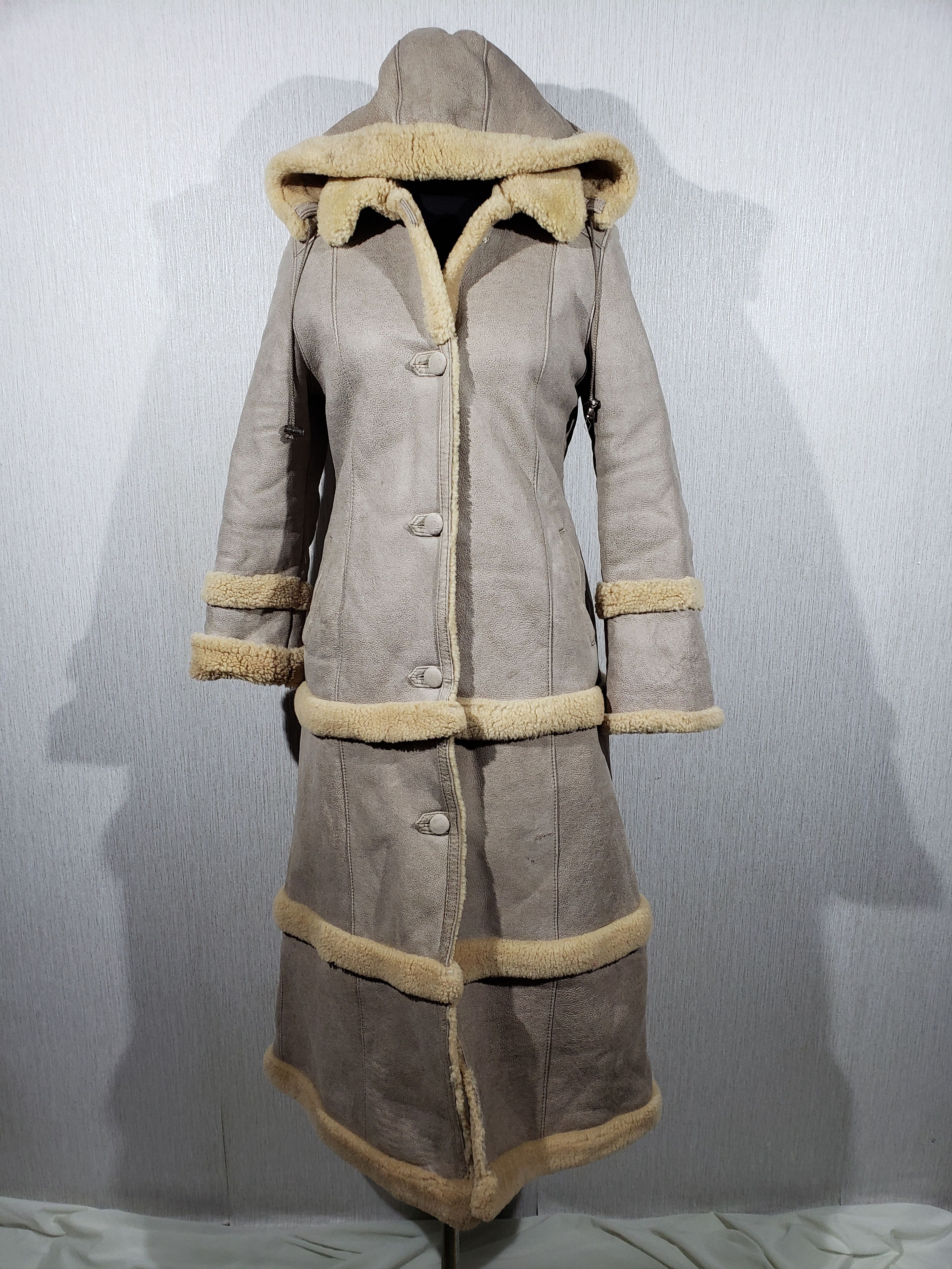 image of Leather Jacket x Sheepskin Coat Women's Sheepskin Coat With Genuine Fur in Grey (Size Medium)