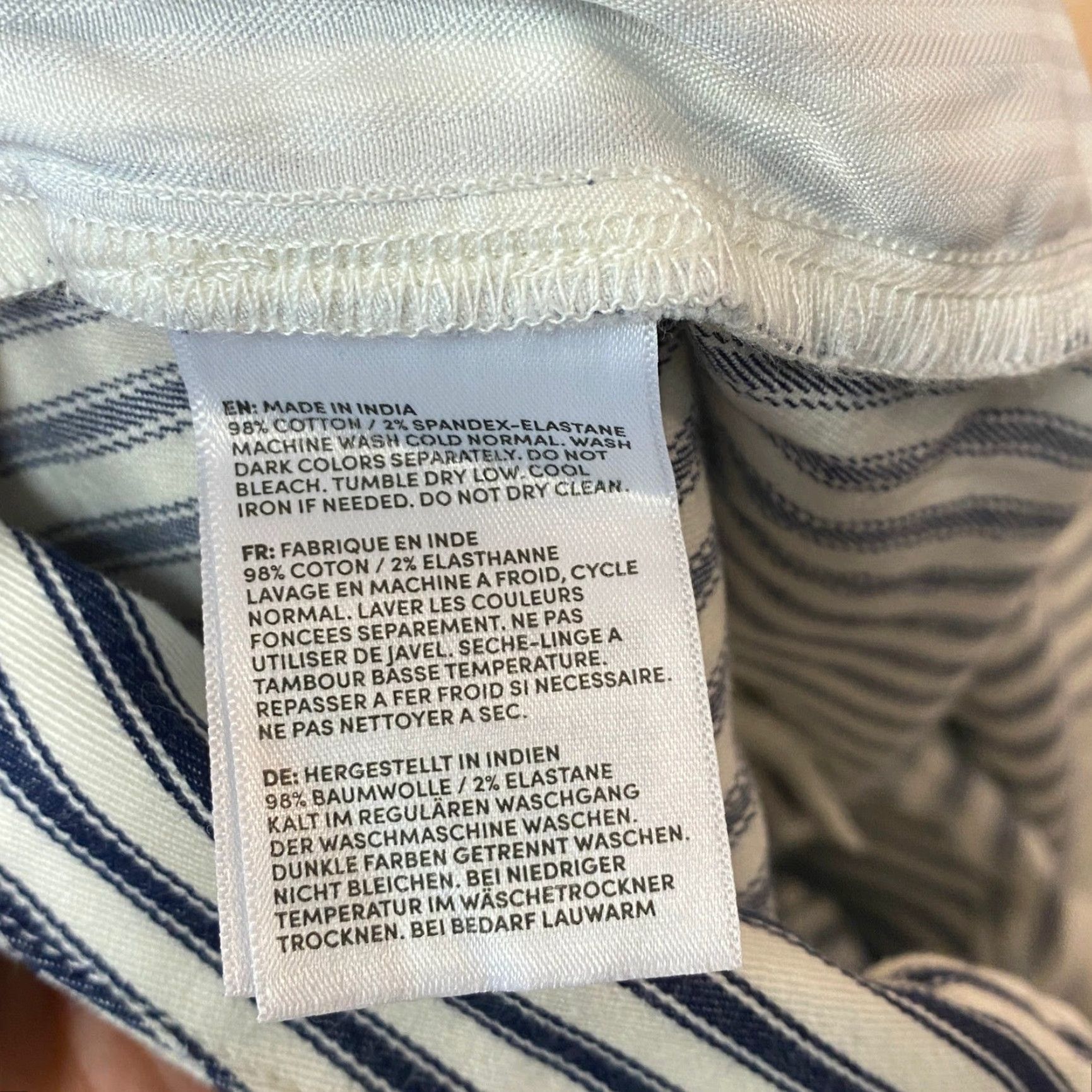 Lands' End Lands' End Womens 20W Striped Pleated Tailored Shorts Navy White Classic Short Size 42" / US 20 - 6 Thumbnail