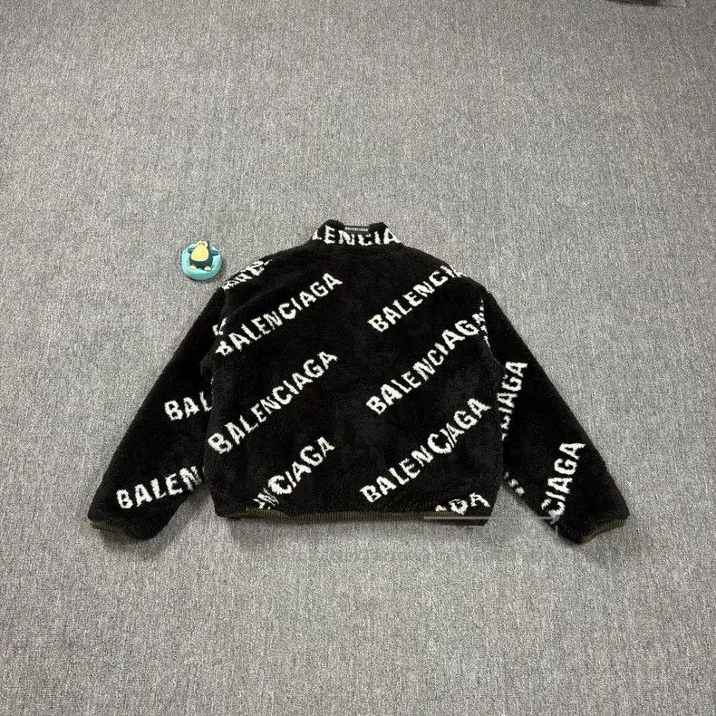 Balenciaga Balenciaga Black all-over print reversible Mastercard flee Size US M / EU 48-50 / 2 - 9 Thumbnail