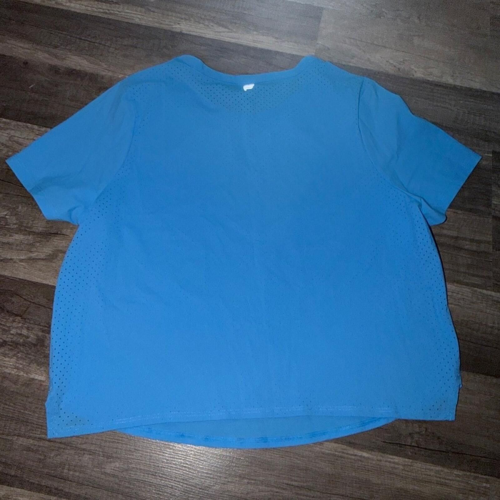 Fabletics Fabletics Blue Mesh Back Short Sleeve Activewear Top Womens Size S / US 4 / IT 40 - 3 Thumbnail