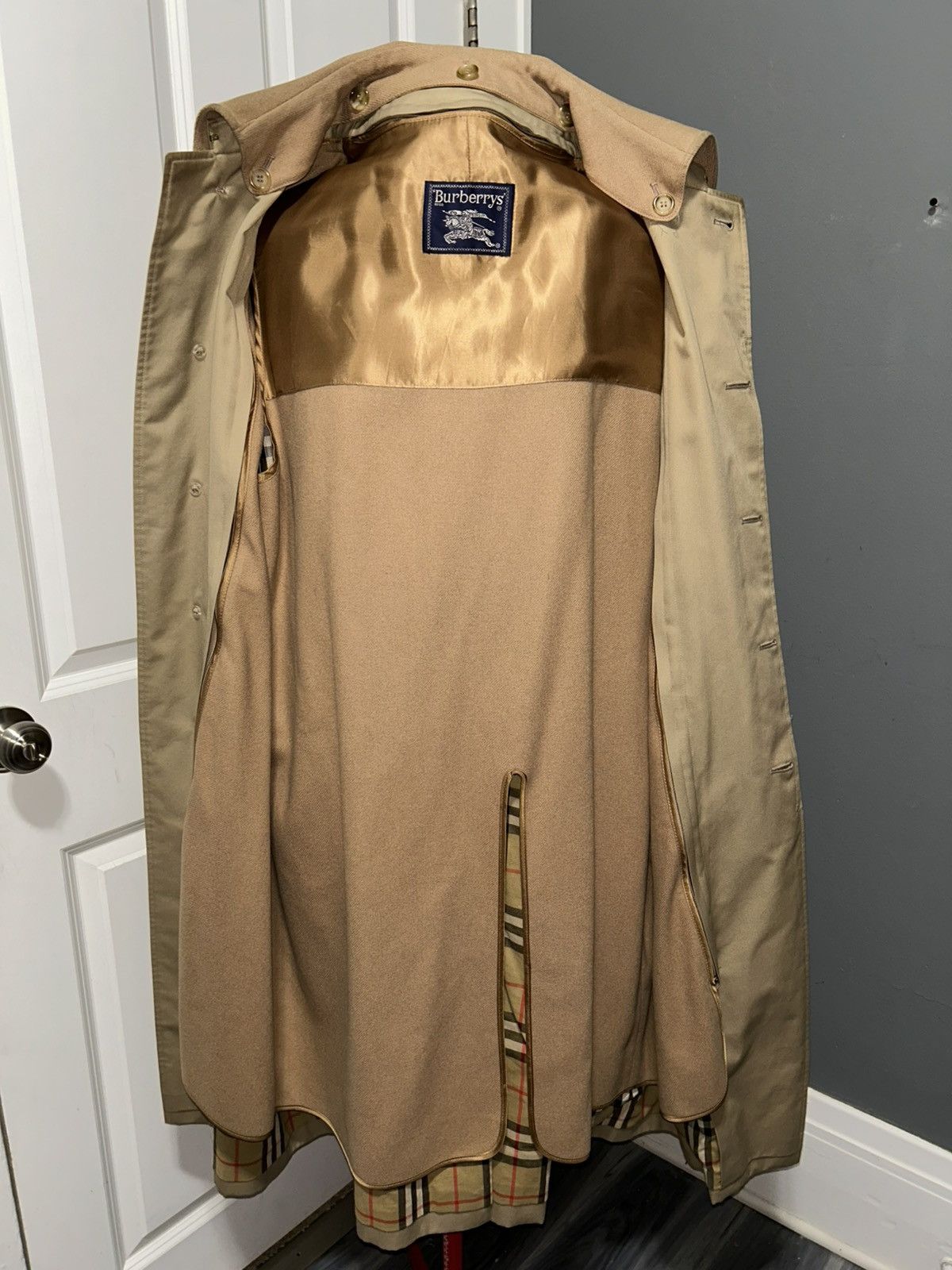 Burberry Vintage Burberry Tan Nova Check Trench Coat Mens 38 Regular Size US M / EU 48-50 / 2 - 6 Thumbnail